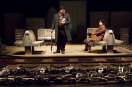 O Trem, o Vag&atilde;o e a Mo&ccedil;a de Luvas