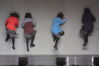 Es sagt mir nichts, das sogenannte Drau&szlig;en/ The so-called outside means 
nothing to me