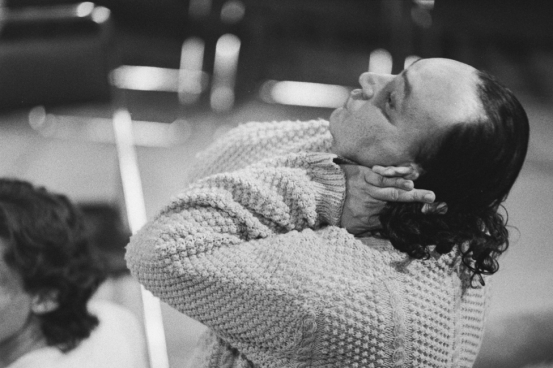 O homem com a flor na boca