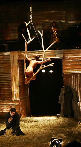 Uma m&atilde;e coragem e seus filhos no purgat&oacute;rio