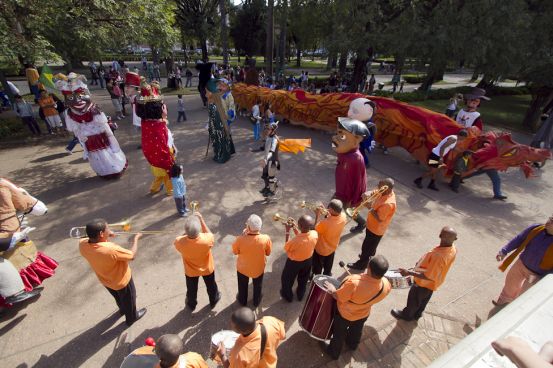 Bonecos gigantes de Brazpolis